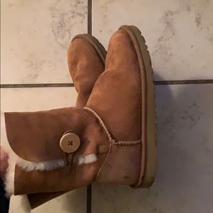 UGG BOOTS